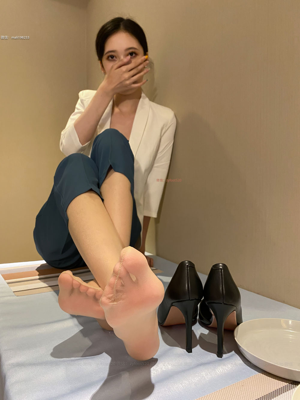 ISS系列 - 全套64期极品无内丝含配套视频[61.9G-2025.1] - 孔雀海|珍藏合集-孔雀海|珍藏合集