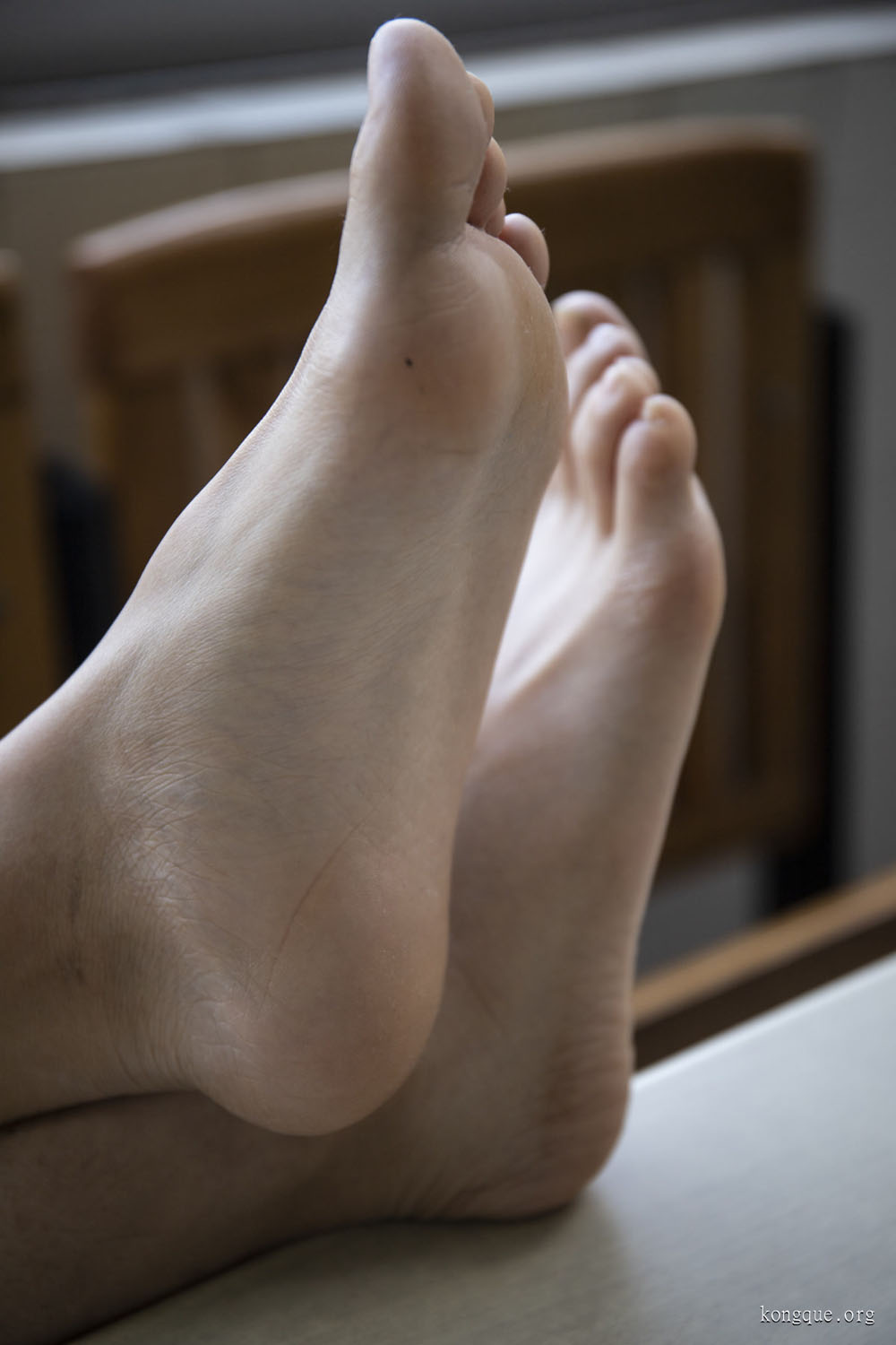 南国足艺_刁钻的角度_四川妹子琳琳教室秀美脚__099